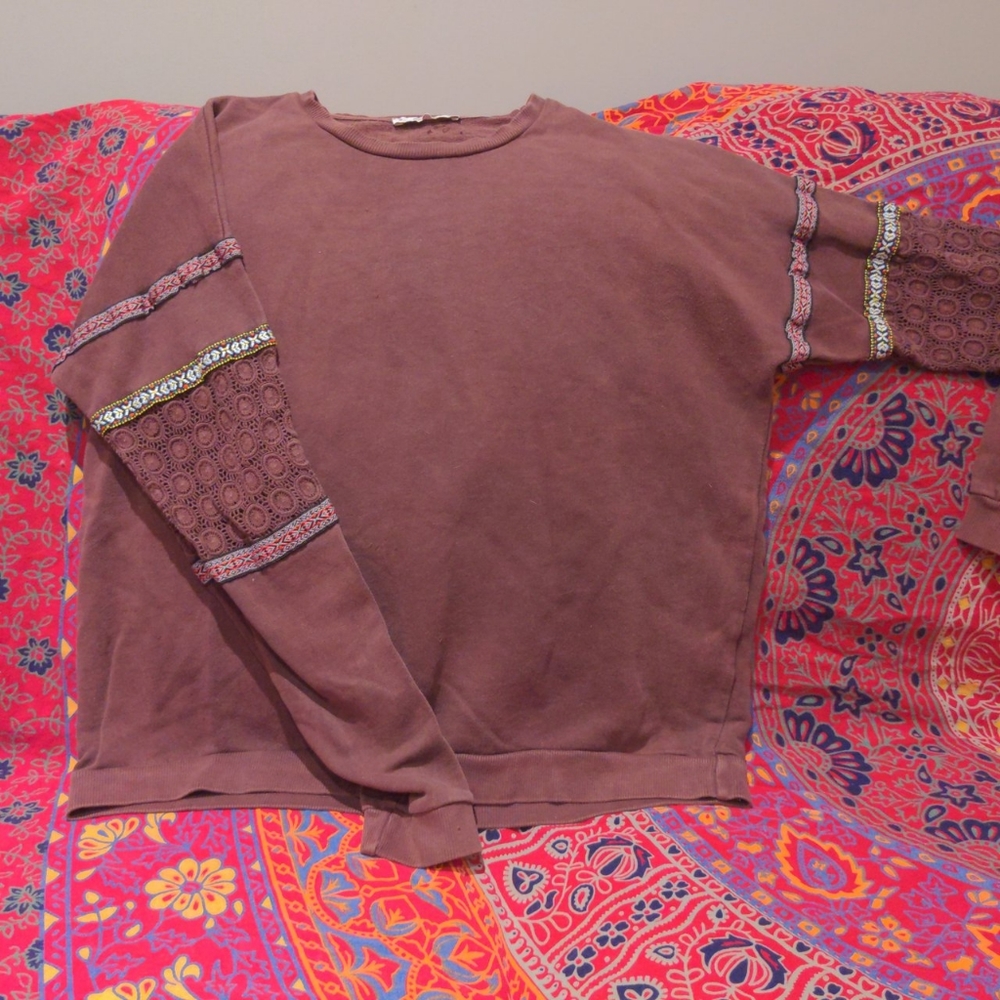 Sweatshirt with beautiful sleeve details